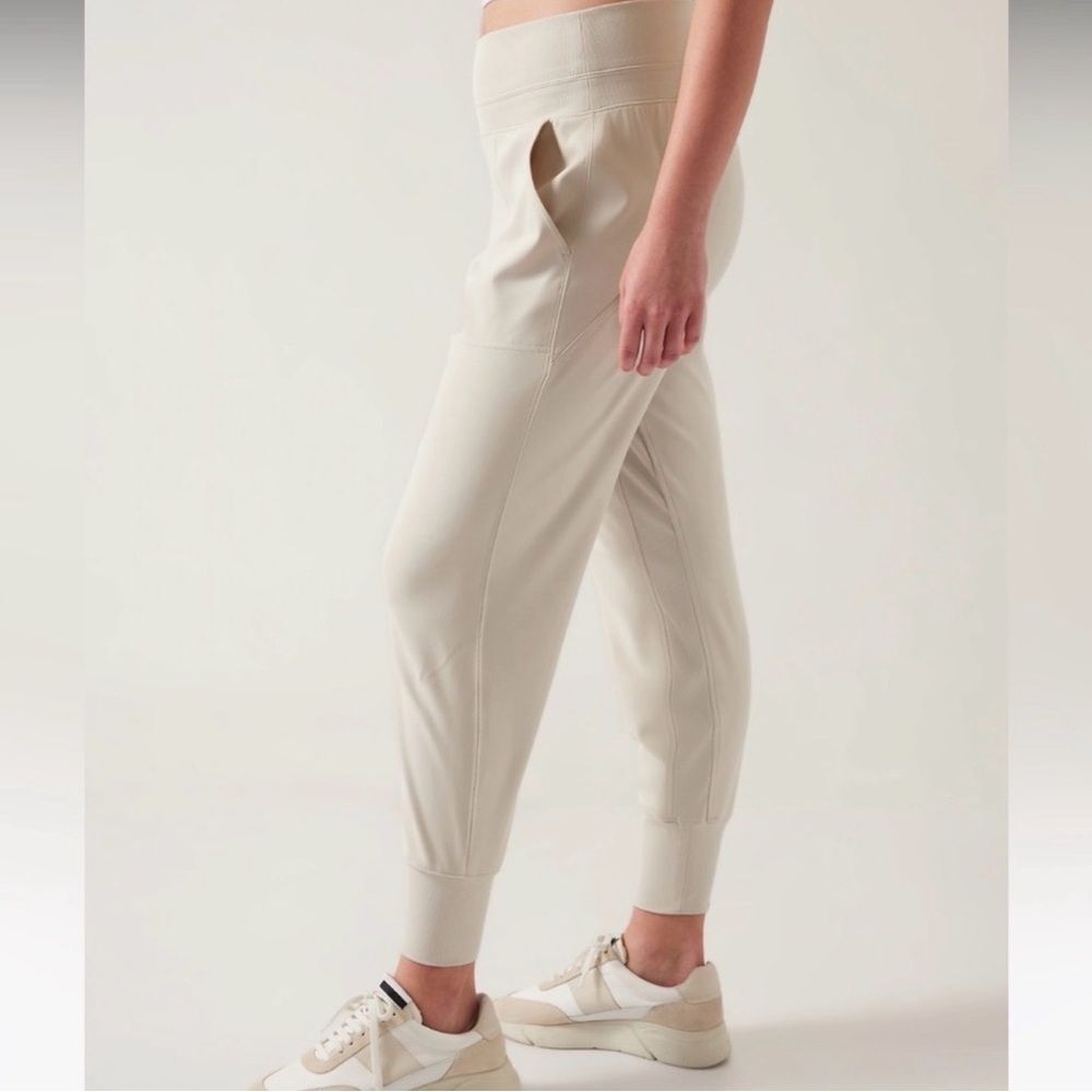 Athleta Venice Jogger Pants Women XL Beige MidRise Lightweight Travel Athleisure - Picture 3 of 13
